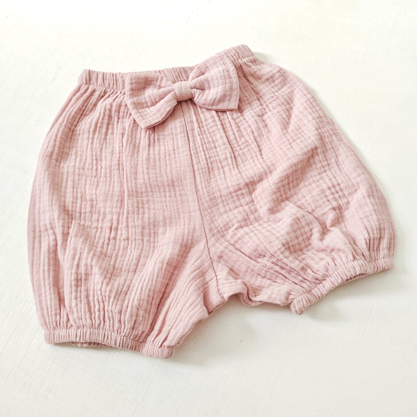 Pink Muslin Bow Baby Bloomer β Soft Double Gauze Nappy Cover for Girls